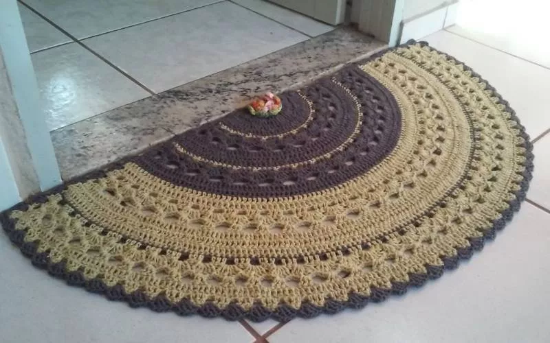 Коврик из трикотажной пряжи крючком - схемы для начинающих для вязания красивого прямоугольного, круглого, овального и квадратного коврика (133 фото)