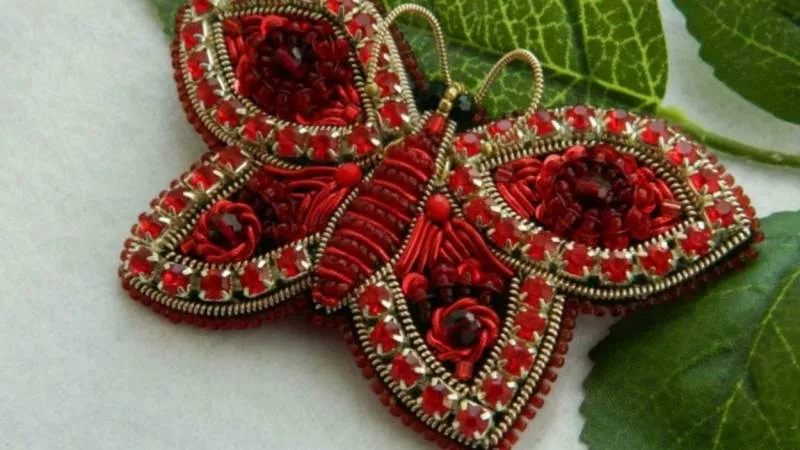 Бабочка из бисера (114 фото): пошаговые мастер-классы для начинающих и схемы плетения большой и маленькой бабочки из бисера