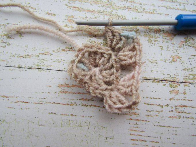 Бабушкин квадрат крючком - пошаговые схемы для начинающих с описанием вязания бабушкиного квадрата крючком