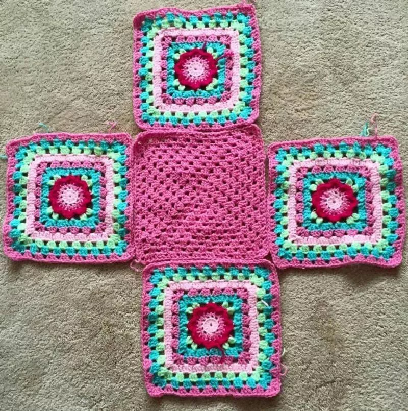 Бабушкин квадрат крючком - пошаговые схемы для начинающих с описанием вязания бабушкиного квадрата крючком