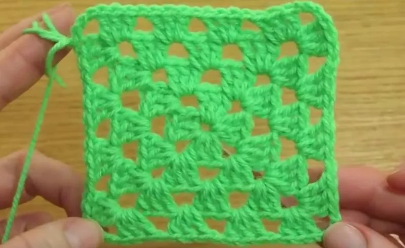 Бабушкин квадрат крючком - пошаговые схемы для начинающих с описанием вязания бабушкиного квадрата крючком