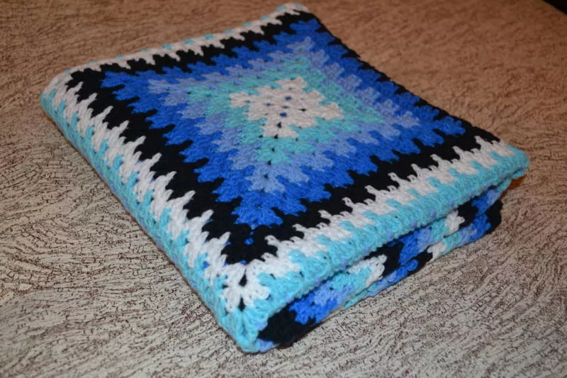 Бабушкин квадрат крючком - пошаговые схемы для начинающих с описанием вязания бабушкиного квадрата крючком