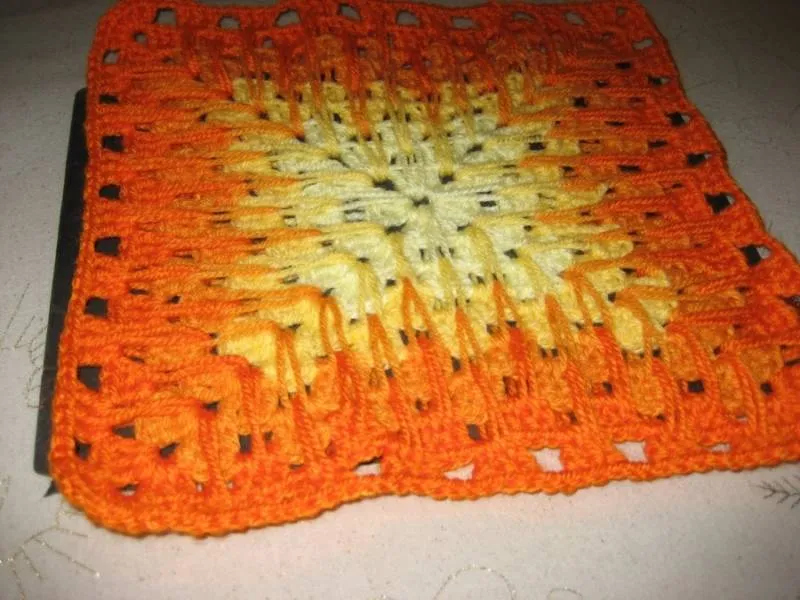 Бабушкин квадрат крючком - пошаговые схемы для начинающих с описанием вязания бабушкиного квадрата крючком