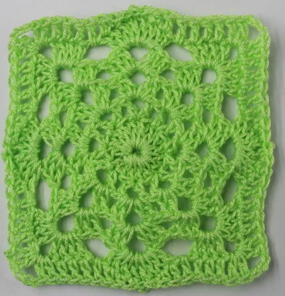 Бабушкин квадрат крючком - пошаговые схемы для начинающих с описанием вязания бабушкиного квадрата крючком