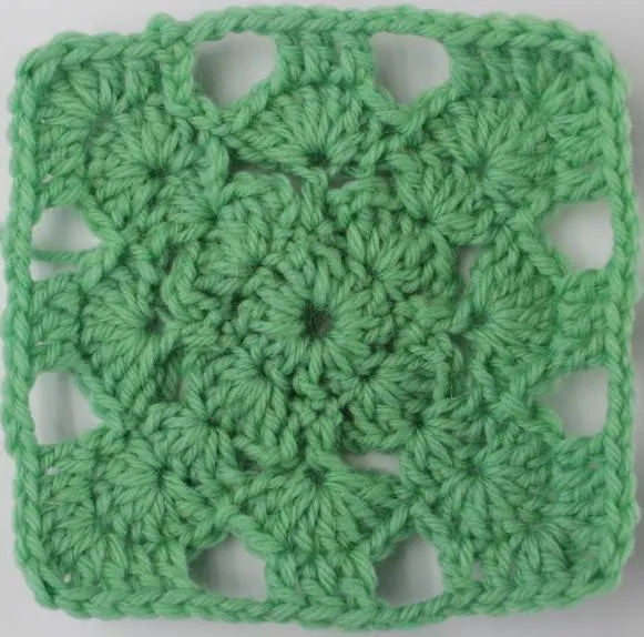 Бабушкин квадрат крючком - пошаговые схемы для начинающих с описанием вязания бабушкиного квадрата крючком