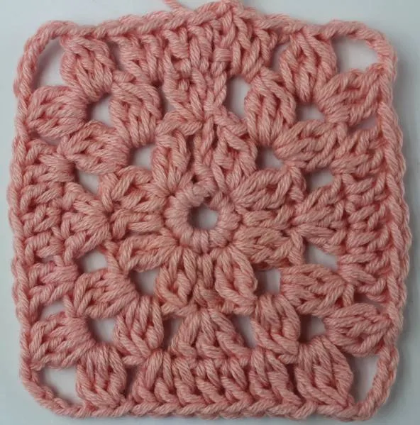 Бабушкин квадрат крючком - пошаговые схемы для начинающих с описанием вязания бабушкиного квадрата крючком