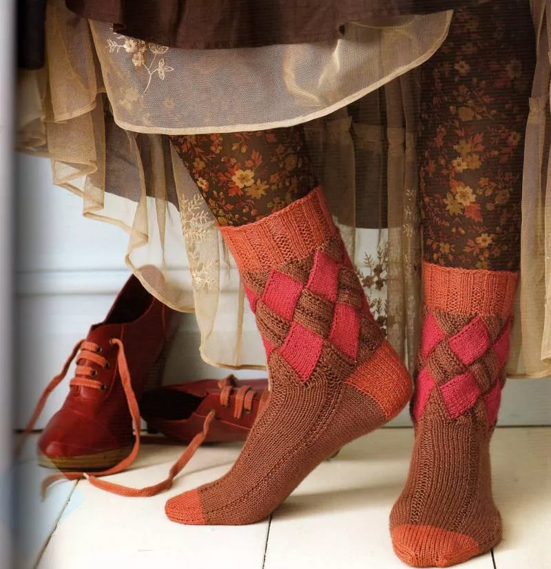 Энтерлак спицами - пошаговые мастер-классы для начинающих и схемы с описанием вязания в технике энтерлак