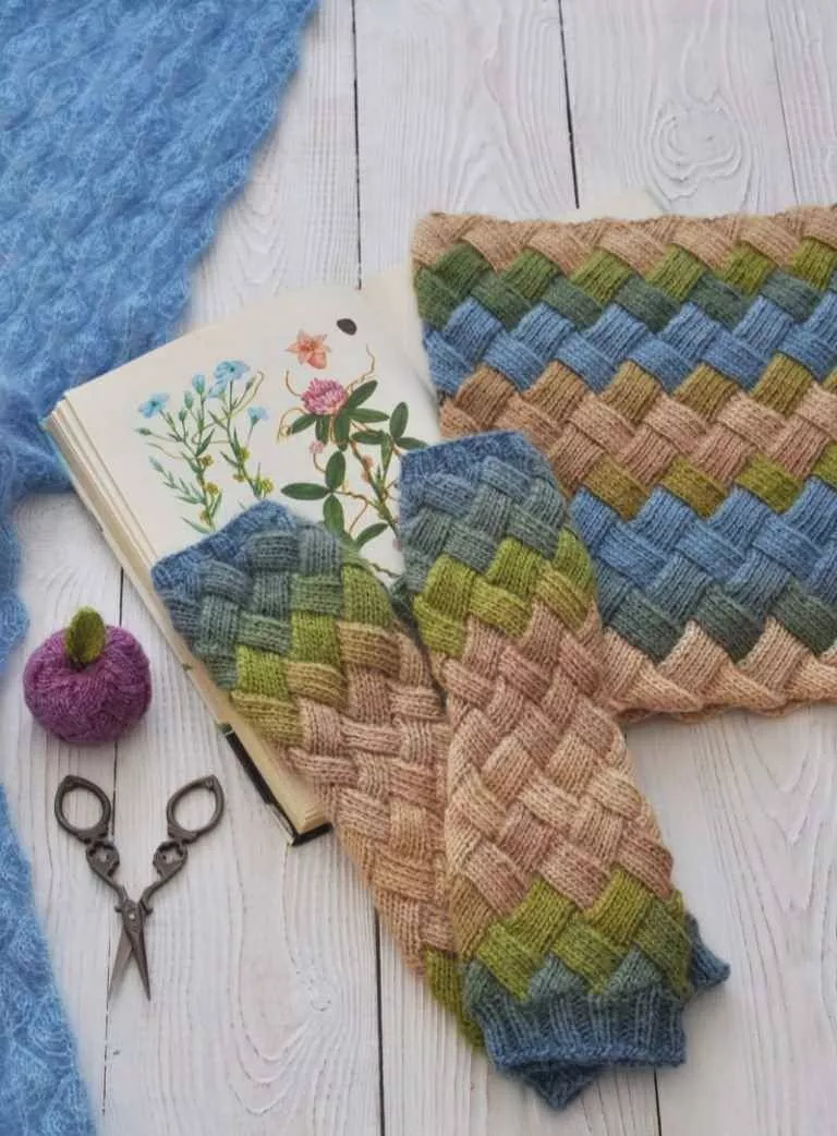 Энтерлак спицами - пошаговые мастер-классы для начинающих и схемы с описанием вязания в технике энтерлак