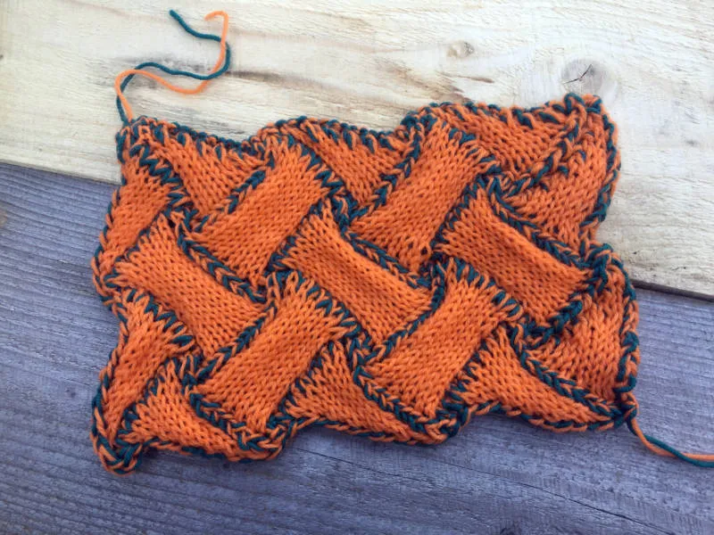 Энтерлак спицами - пошаговые мастер-классы для начинающих и схемы с описанием вязания в технике энтерлак