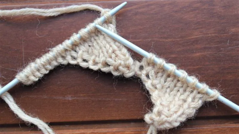 Энтерлак спицами - пошаговые мастер-классы для начинающих и схемы с описанием вязания в технике энтерлак