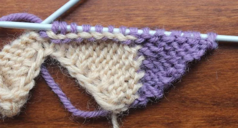 Энтерлак спицами - пошаговые мастер-классы для начинающих и схемы с описанием вязания в технике энтерлак