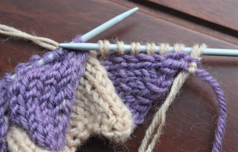 Энтерлак спицами - пошаговые мастер-классы для начинающих и схемы с описанием вязания в технике энтерлак