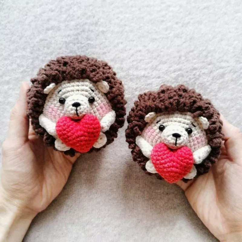 Ежик крючком - схемы для начинающих с описанием вязания ежика амигуруми, из плюшевой пряжи