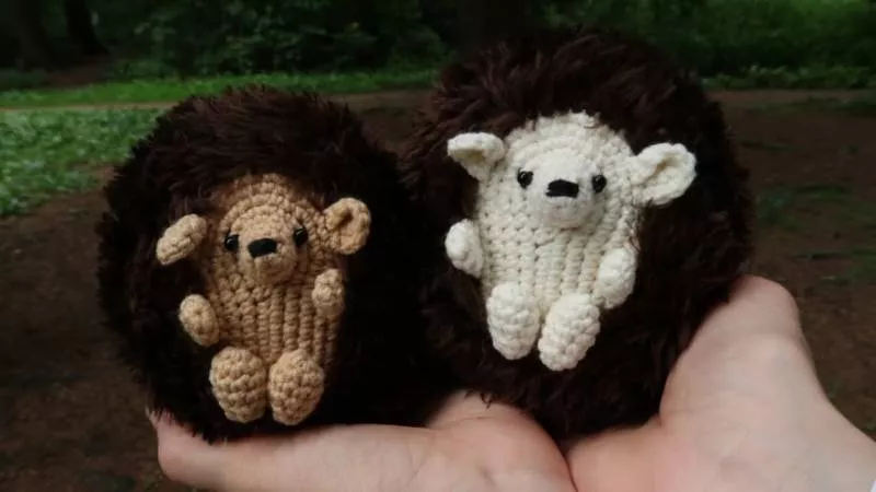 Ежик крючком - схемы для начинающих с описанием вязания ежика амигуруми, из плюшевой пряжи
