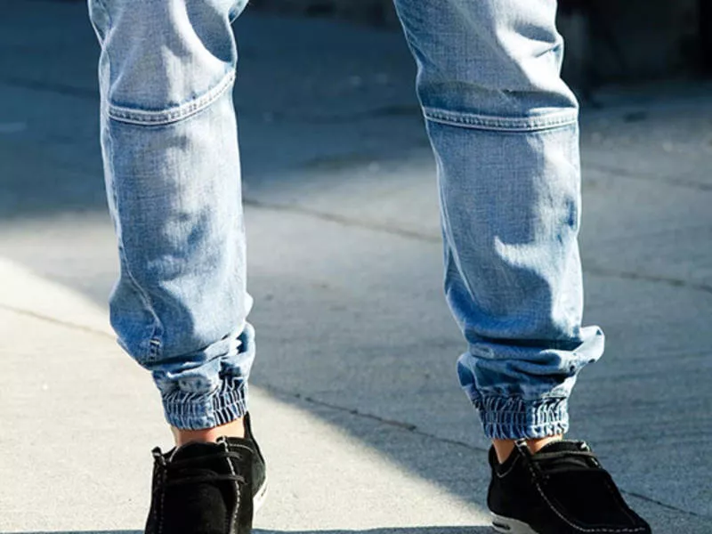 Как подворачивать джинсы (129 фото): красивые модные лайфхаки для правильного подворота женских и мужских джинсов под кроссовки и ботинки
