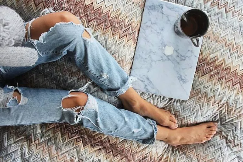 Как подворачивать джинсы (129 фото): красивые модные лайфхаки для правильного подворота женских и мужских джинсов под кроссовки и ботинки