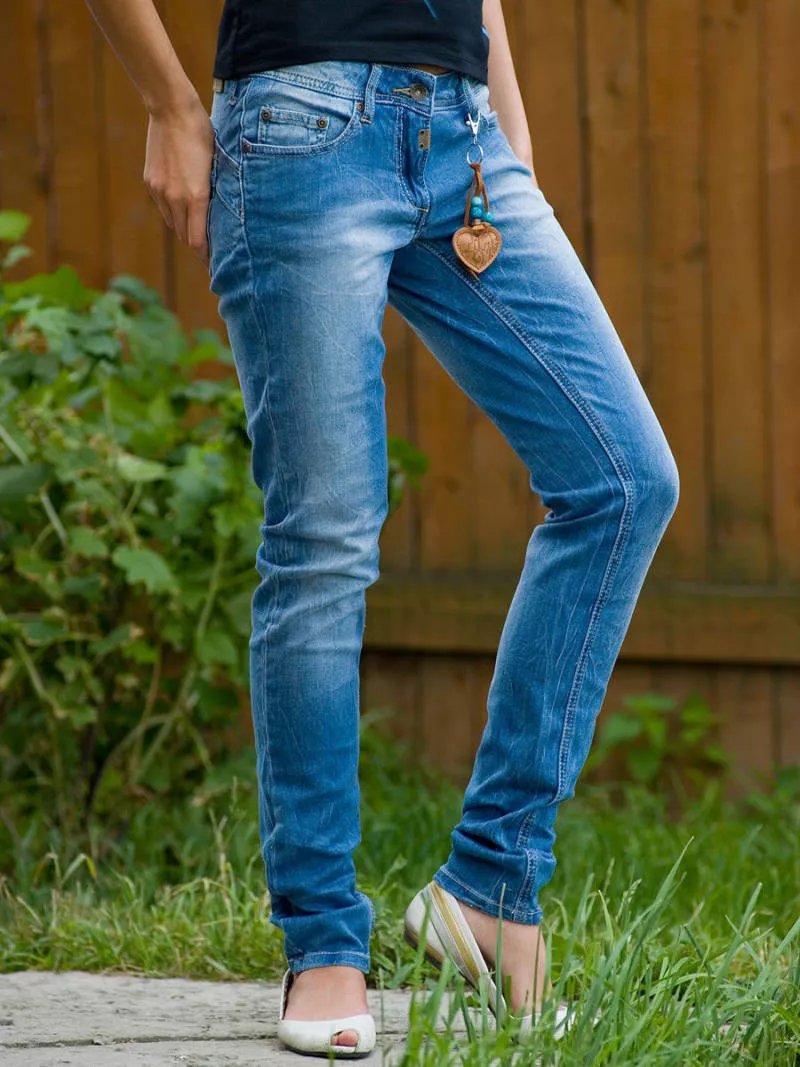 Как подворачивать джинсы (129 фото): красивые модные лайфхаки для правильного подворота женских и мужских джинсов под кроссовки и ботинки