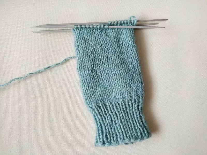 Как связать перчатки крючком и спицами - пошаговые схемы для начинающих с описанием вязания женских и мужских перчаток