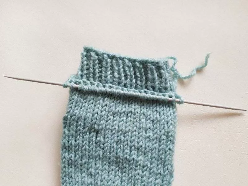 Как связать перчатки крючком и спицами - пошаговые схемы для начинающих с описанием вязания женских и мужских перчаток