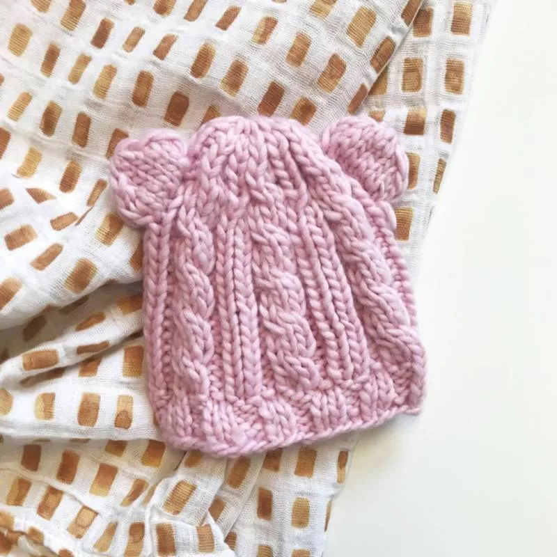 Как связать шапку с ушками крючком и спицами - схемы с описанием вязания детской и женской шапки с ушками для начинающих