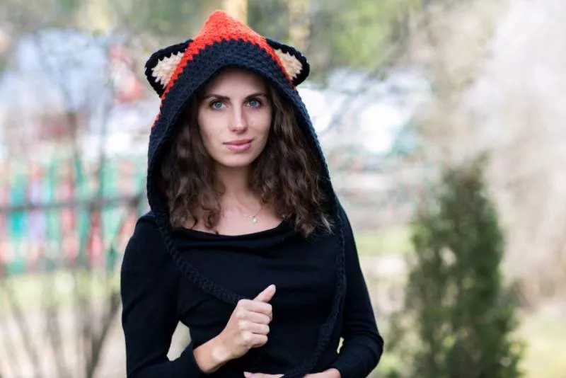 Как связать шапку с ушками крючком и спицами - схемы с описанием вязания детской и женской шапки с ушками для начинающих