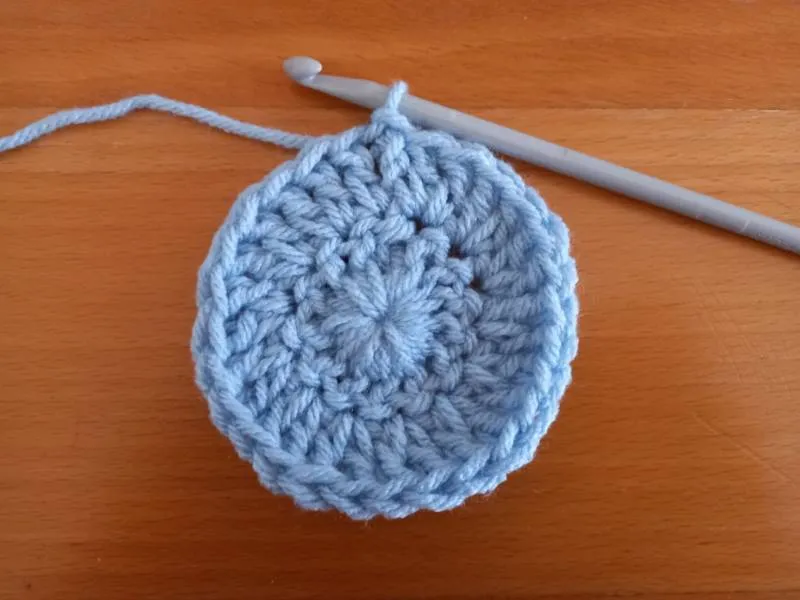 Как связать шапку с ушками крючком и спицами - схемы с описанием вязания детской и женской шапки с ушками для начинающих