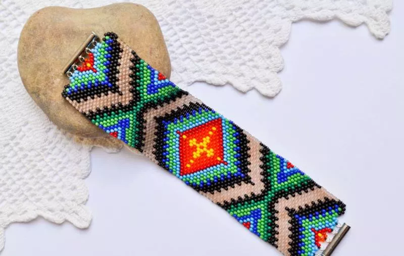 Кирпичное плетение бисером - пошаговые мастер-классы для начинающих и схемы с описанием плетения в кирпичной технике