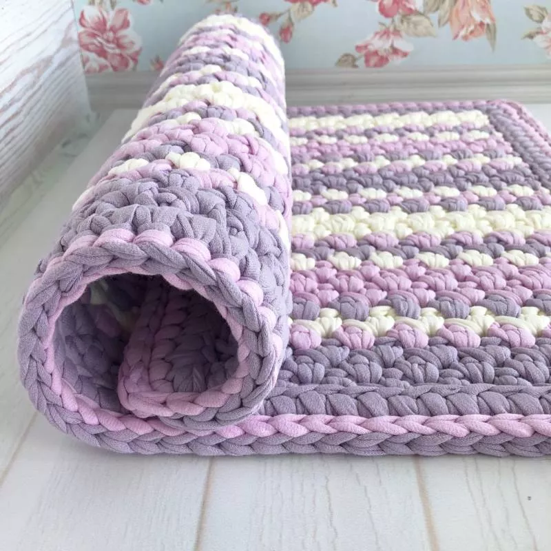 Коврик из трикотажной пряжи крючком - схемы для начинающих для вязания красивого прямоугольного, круглого, овального и квадратного коврика (133 фото)