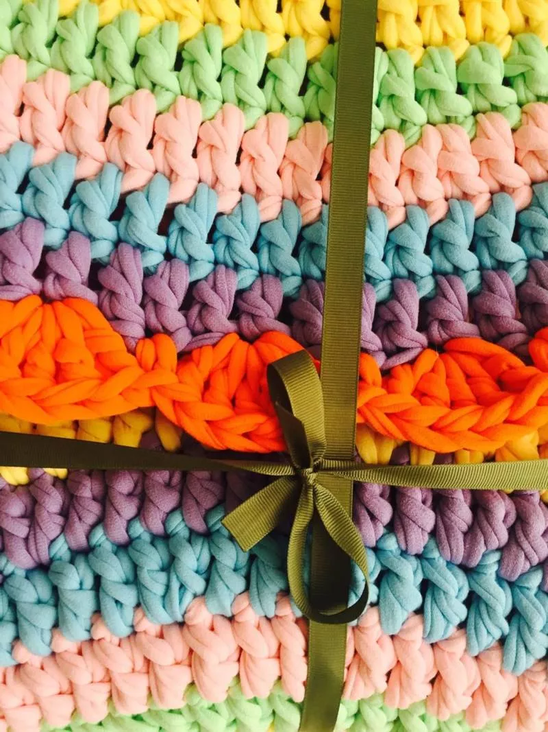 Коврик из трикотажной пряжи крючком - схемы для начинающих для вязания красивого прямоугольного, круглого, овального и квадратного коврика (133 фото)