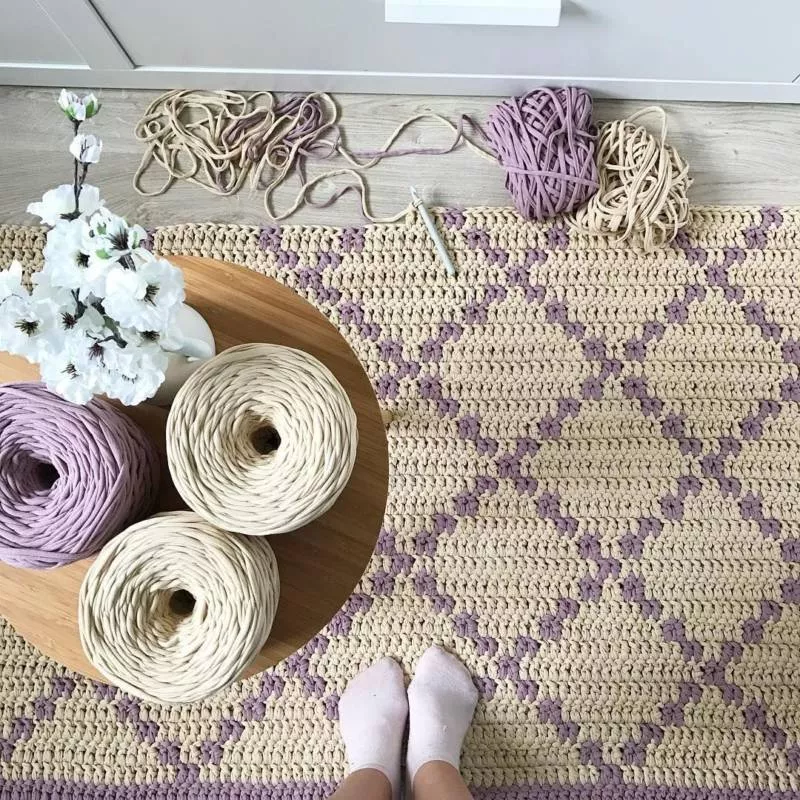 Коврик из трикотажной пряжи крючком - схемы для начинающих для вязания красивого прямоугольного, круглого, овального и квадратного коврика (133 фото)