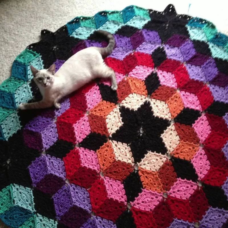 Коврик из трикотажной пряжи крючком - схемы для начинающих для вязания красивого прямоугольного, круглого, овального и квадратного коврика (133 фото)