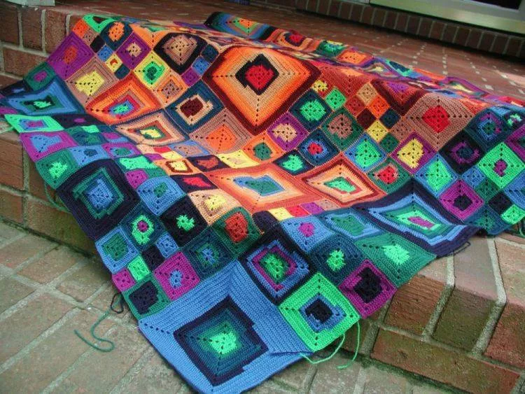 Коврик из трикотажной пряжи крючком - схемы для начинающих для вязания красивого прямоугольного, круглого, овального и квадратного коврика (133 фото)