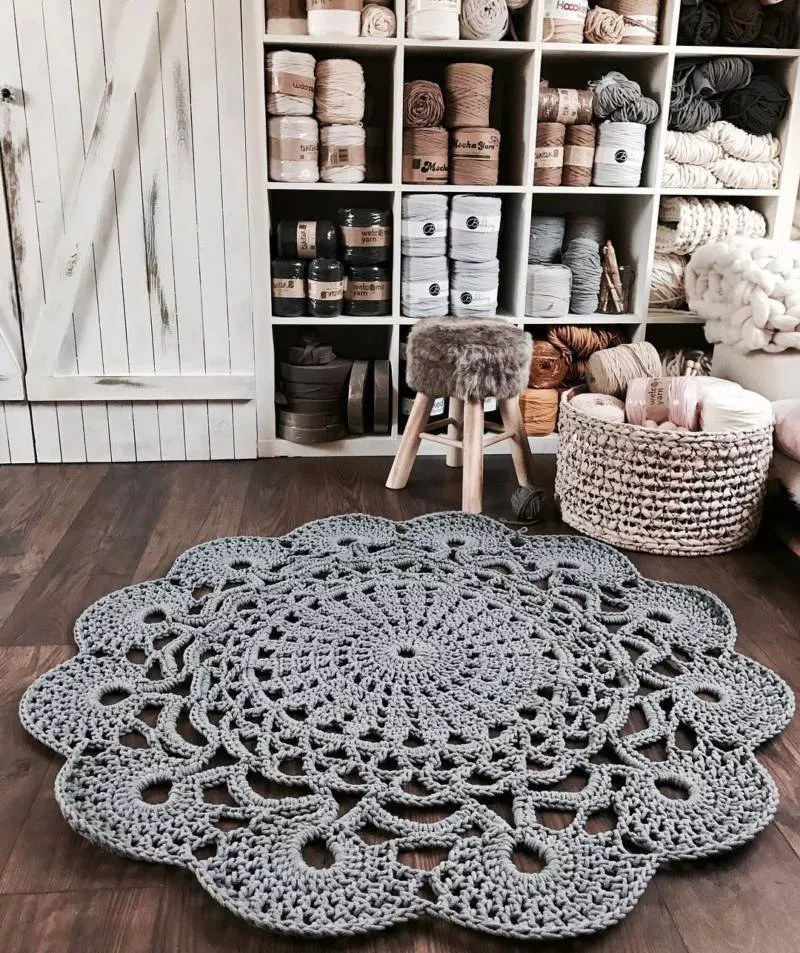 Коврик из трикотажной пряжи крючком - схемы для начинающих для вязания красивого прямоугольного, круглого, овального и квадратного коврика (133 фото)