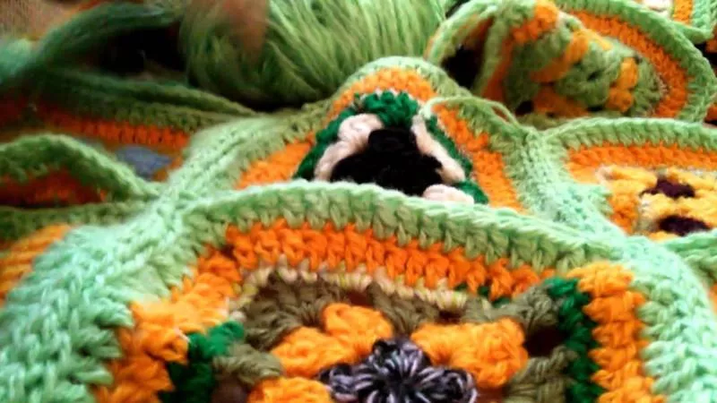 Мотивы крючком - простые схемы для начинающих с описанием вязания красивых квадратных и цветочных мотивов крючком