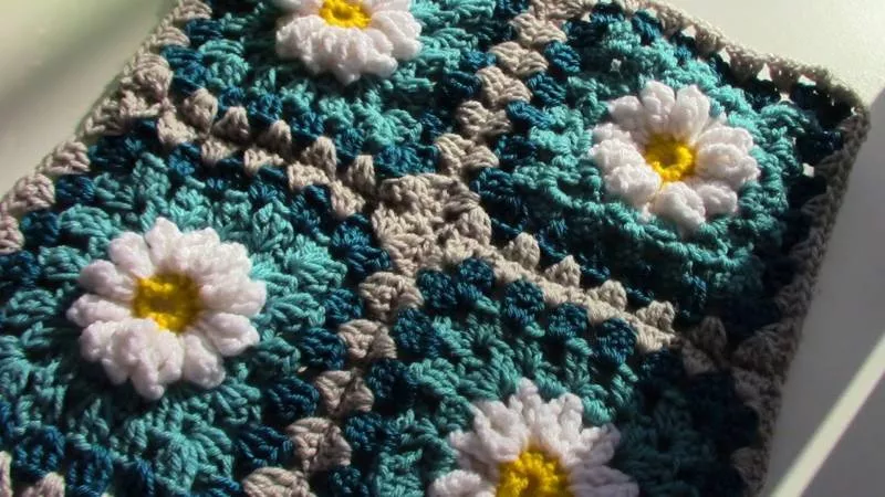 Мотивы крючком - простые схемы для начинающих с описанием вязания красивых квадратных и цветочных мотивов крючком