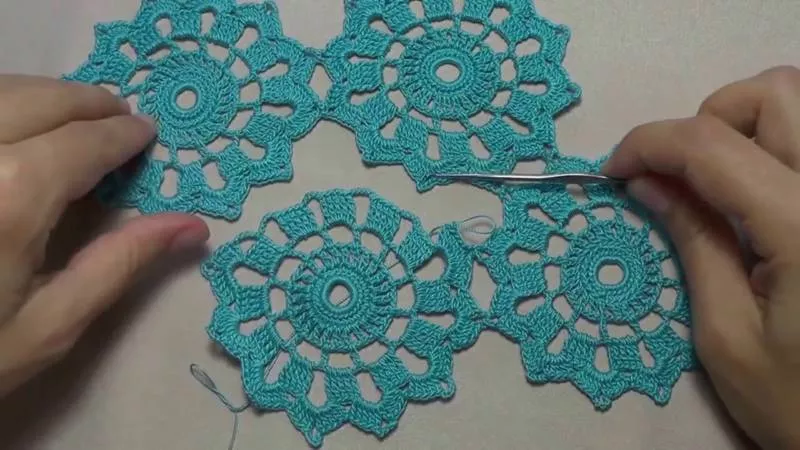 Мотивы крючком - простые схемы для начинающих с описанием вязания красивых квадратных и цветочных мотивов крючком