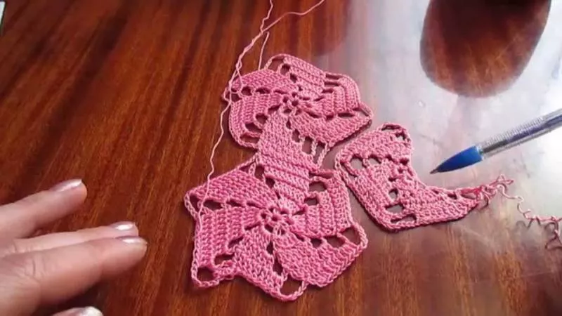 Мотивы крючком - простые схемы для начинающих с описанием вязания красивых квадратных и цветочных мотивов крючком