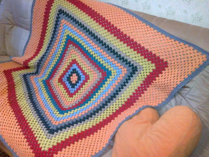 Мотивы крючком - простые схемы для начинающих с описанием вязания красивых квадратных и цветочных мотивов крючком