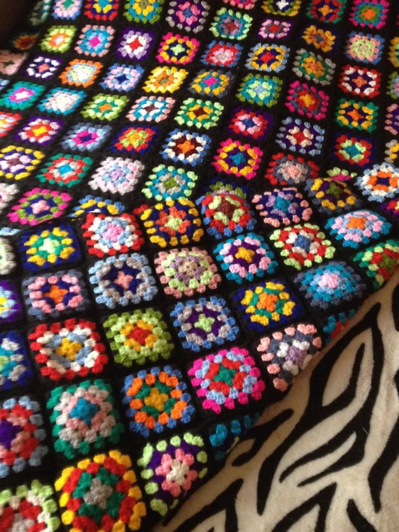 Мотивы крючком - простые схемы для начинающих с описанием вязания красивых квадратных и цветочных мотивов крючком