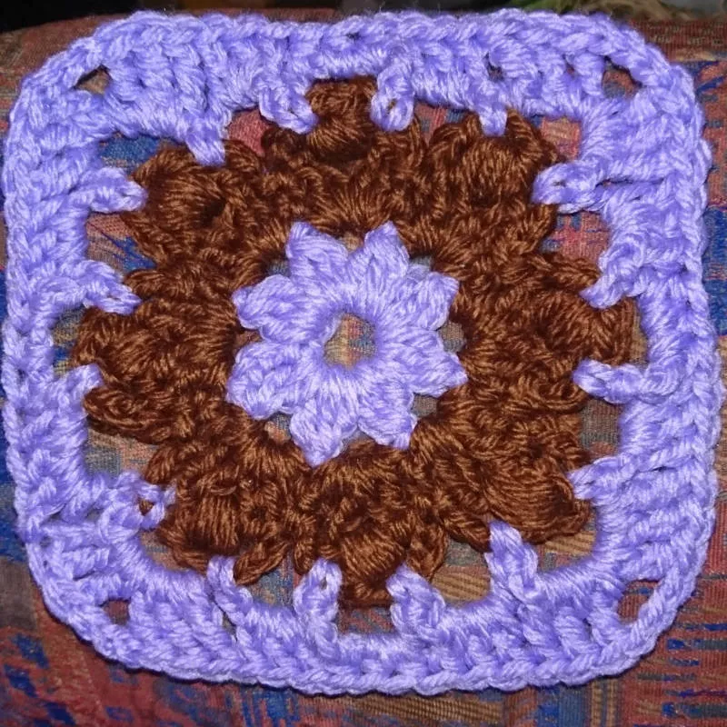 Мотивы крючком - простые схемы для начинающих с описанием вязания красивых квадратных и цветочных мотивов крючком