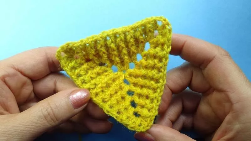 Мотивы крючком - простые схемы для начинающих с описанием вязания красивых квадратных и цветочных мотивов крючком