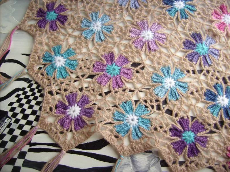 Мотивы крючком - простые схемы для начинающих с описанием вязания красивых квадратных и цветочных мотивов крючком