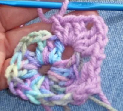 Мотивы крючком - простые схемы для начинающих с описанием вязания красивых квадратных и цветочных мотивов крючком