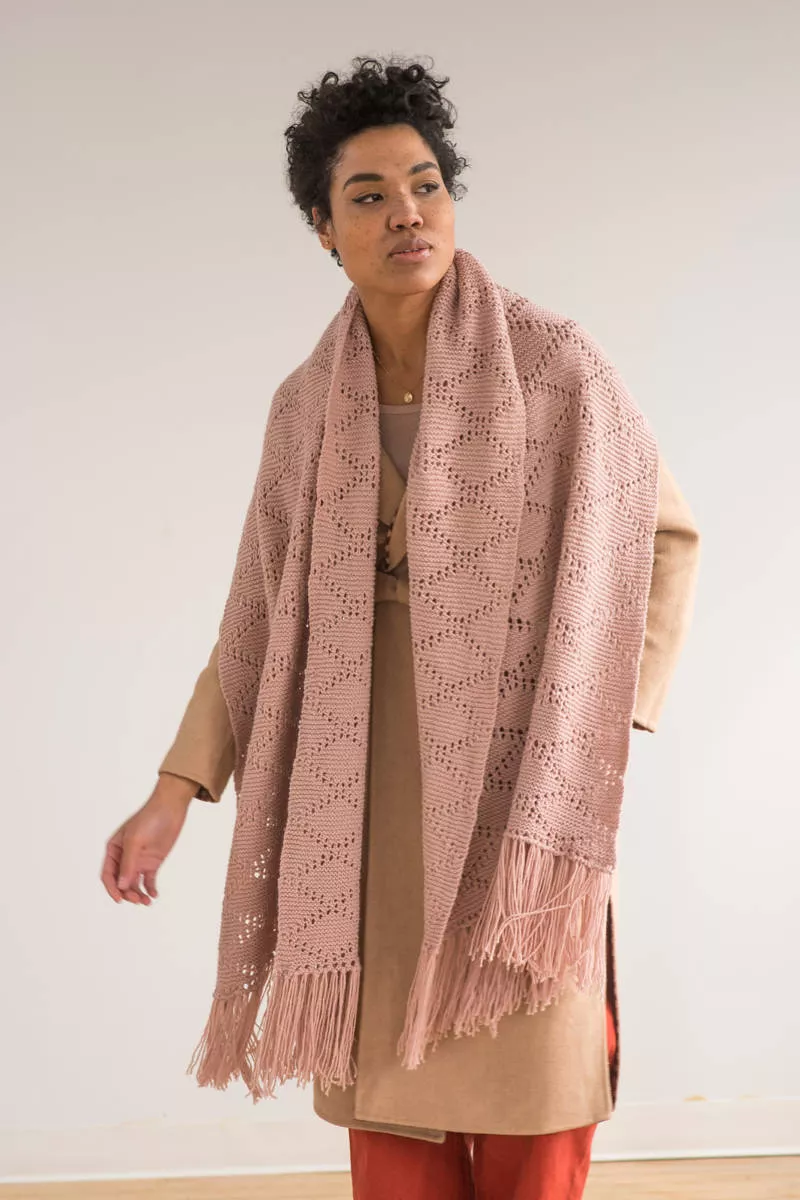 Палантин крючком (121 фото): схемы для начинающих и описание вязания простого, красивого, ажурного палантина