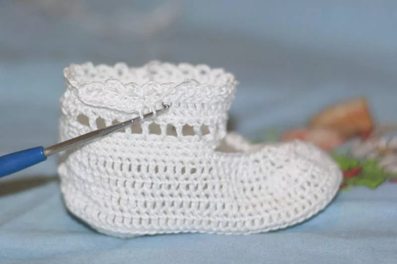 Пинетки крючком - пошаговые мастер-классы для начинающих и схемы с описанием вязания простых пинеток для новорожденных