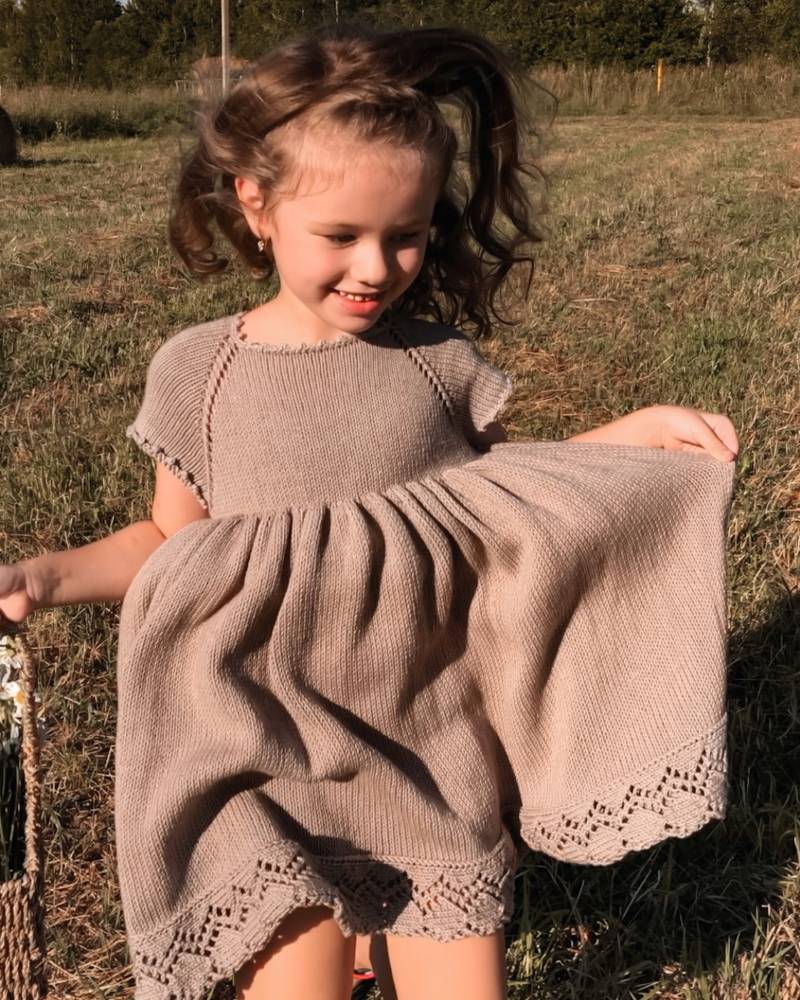 Платья спицами - схемы для начинающих с описанием вязания платья для девочек и женщин