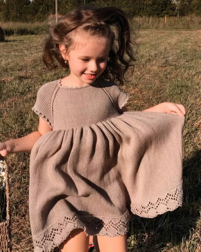 Платья спицами - схемы для начинающих с описанием вязания платья для девочек и женщин