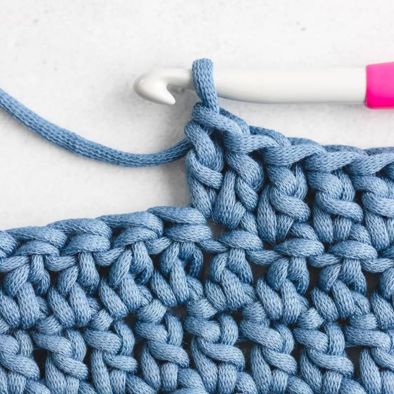 Плед из квадратов крючком (85 фото): пошаговые мастер-классы для начинающих и схемы с описанием вязания красивого пледа