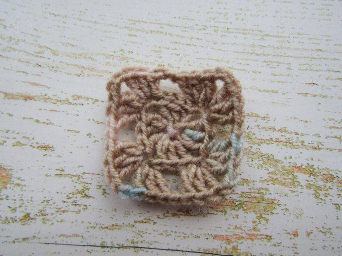 Плед из квадратов крючком (85 фото): пошаговые мастер-классы для начинающих и схемы с описанием вязания красивого пледа