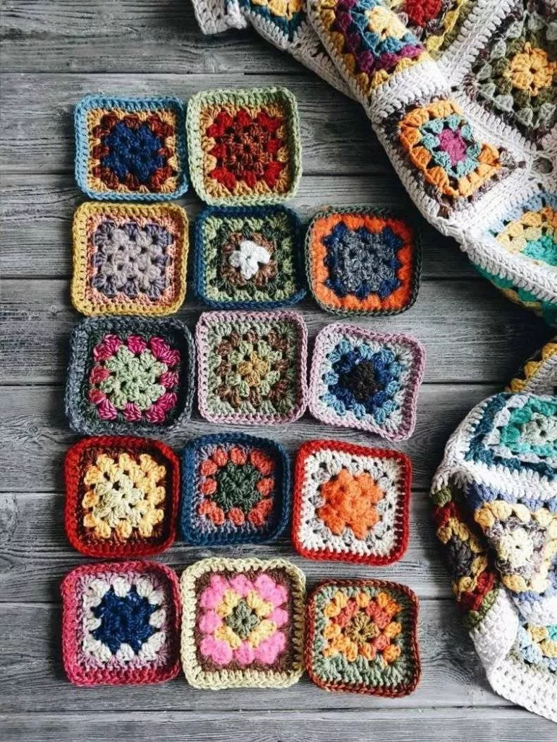 Плед из квадратов крючком (85 фото): пошаговые мастер-классы для начинающих и схемы с описанием вязания красивого пледа